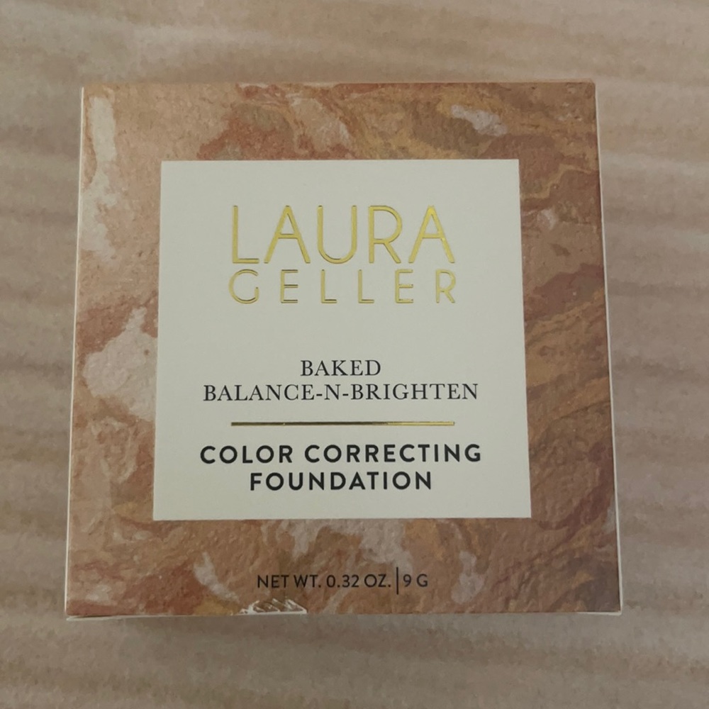 Laura Geller Baked Balance Brighten Powder Foundation, Light